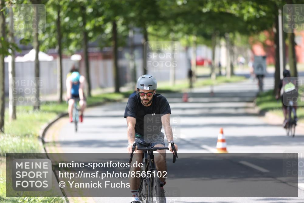 10.08.2025 - GEWOBA Citytriathlon Bremen Yannick Fuchs http://msf.ph/oto/8565102 10.08.2025 14:45:49 Radfahren 99, 160, 166, 182, 269, 273, 332, 404, 441 meine-sportfotos.de