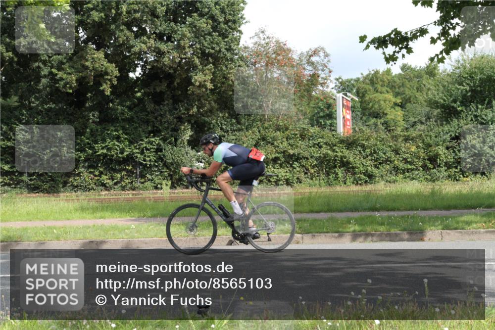 10.08.2025 - GEWOBA Citytriathlon Bremen Yannick Fuchs http://msf.ph/oto/8565103 10.08.2025 11:56:31 Radfahren 557 meine-sportfotos.de