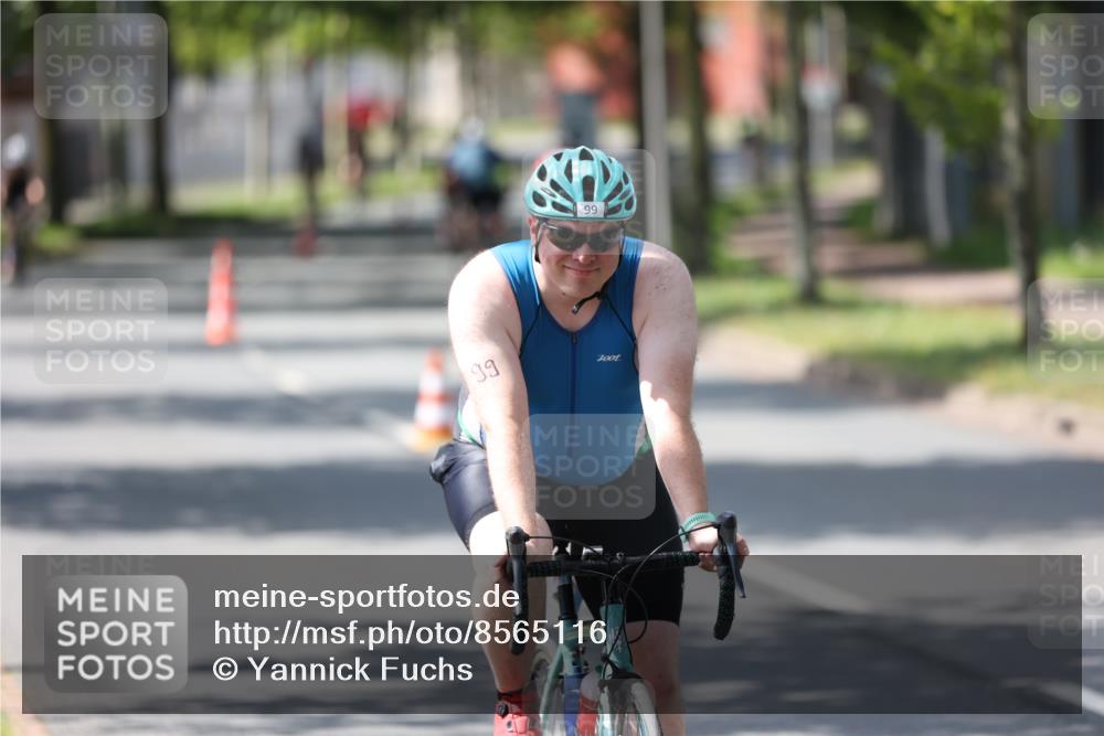10.08.2025 - GEWOBA Citytriathlon Bremen Yannick Fuchs http://msf.ph/oto/8565116 10.08.2025 14:45:54 Radfahren 61, 99, 166, 182, 269, 273, 404, 441 meine-sportfotos.de