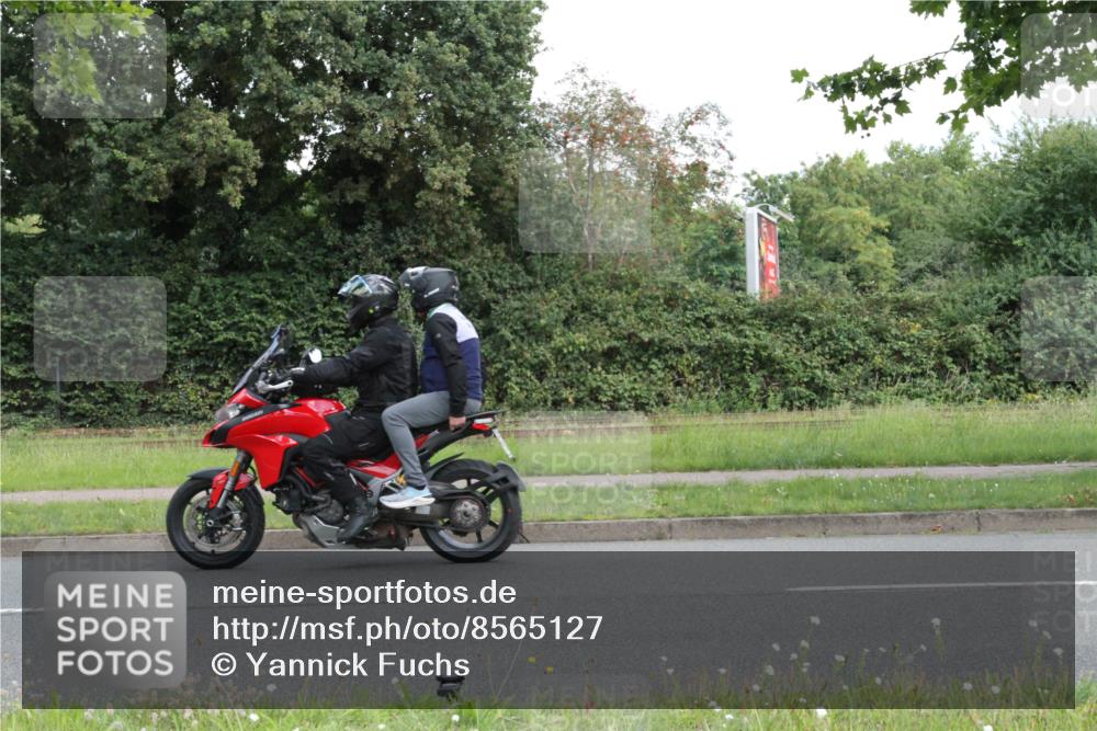 10.08.2025 - GEWOBA Citytriathlon Bremen Yannick Fuchs http://msf.ph/oto/8565127 10.08.2025 11:59:51 Radfahren  meine-sportfotos.de