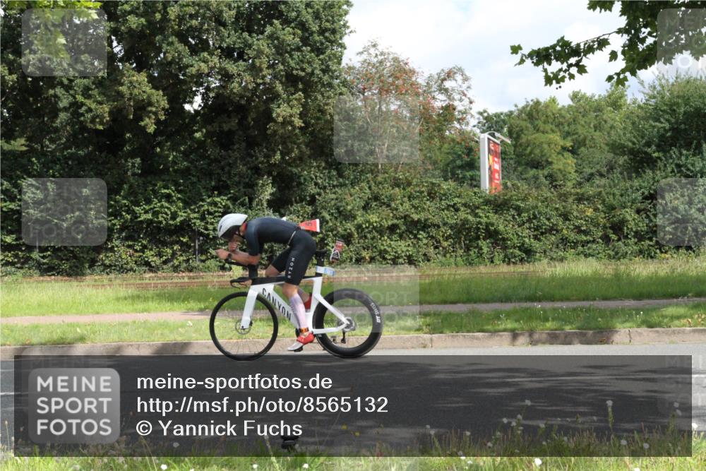 10.08.2025 - GEWOBA Citytriathlon Bremen Yannick Fuchs http://msf.ph/oto/8565132 10.08.2025 12:00:06 Radfahren 568, 654 meine-sportfotos.de