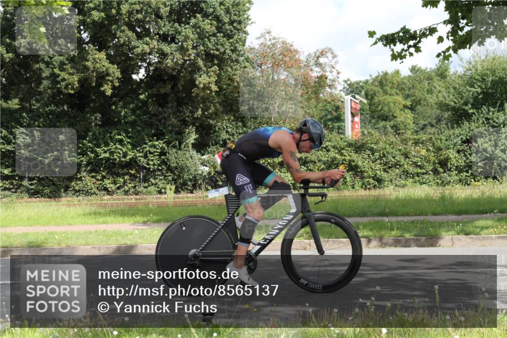 10.08.2025 - GEWOBA Citytriathlon Bremen Yannick Fuchs http://msf.ph/oto/8565137 10.08.2025 12:00:11 Radfahren 568, 654 meine-sportfotos.de