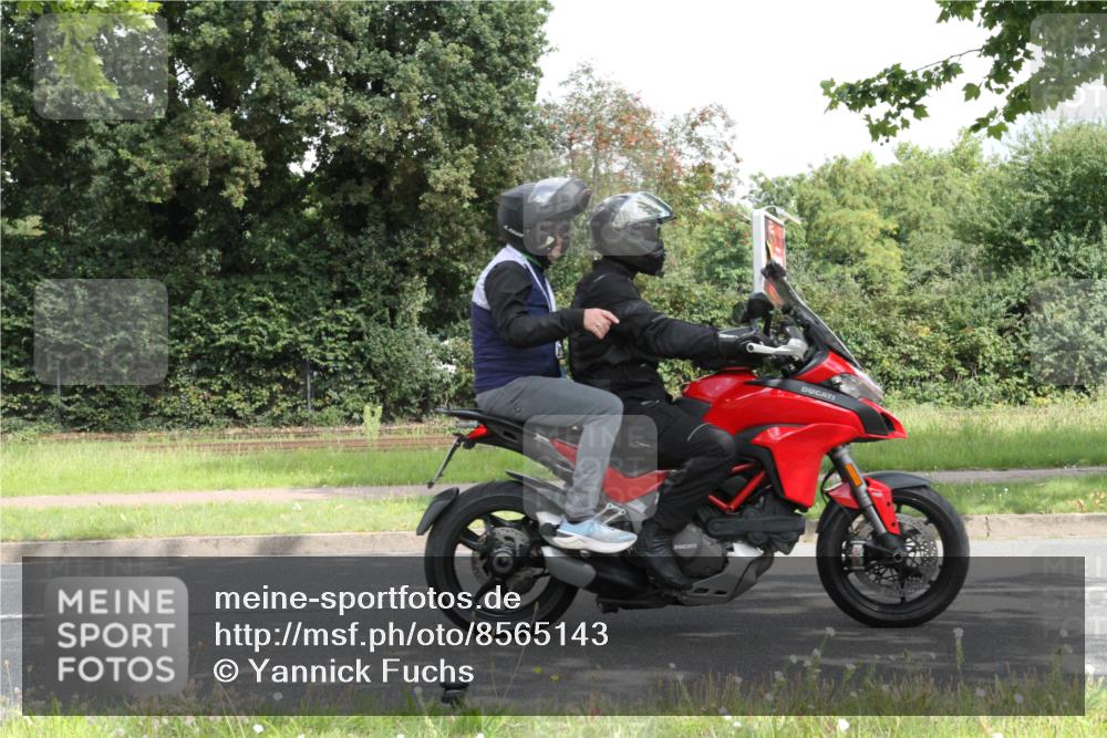 10.08.2025 - GEWOBA Citytriathlon Bremen Yannick Fuchs http://msf.ph/oto/8565143 10.08.2025 12:00:31 Radfahren  meine-sportfotos.de