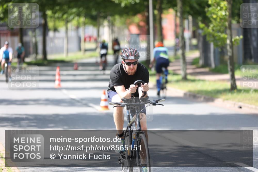 10.08.2025 - GEWOBA Citytriathlon Bremen Yannick Fuchs http://msf.ph/oto/8565151 10.08.2025 14:46:06 Radfahren 61, 182, 269, 363, 404, 422 meine-sportfotos.de