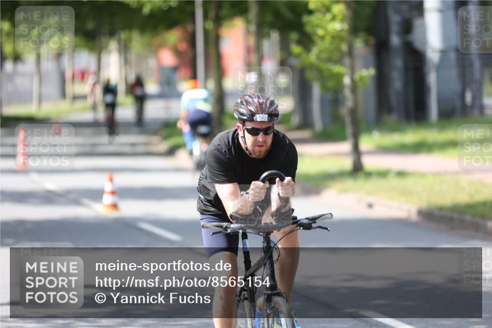 10.08.2025 - GEWOBA Citytriathlon Bremen Yannick Fuchs http://msf.ph/oto/8565154 10.08.2025 14:46:06 Radfahren 61, 182, 269, 363, 404, 422 meine-sportfotos.de