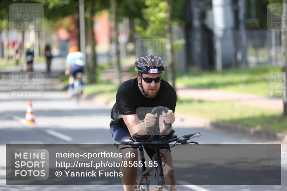 10.08.2025 - GEWOBA Citytriathlon Bremen Yannick Fuchs http://msf.ph/oto/8565155 10.08.2025 14:46:07 Radfahren 61, 182, 269, 363, 404, 422, 499 meine-sportfotos.de