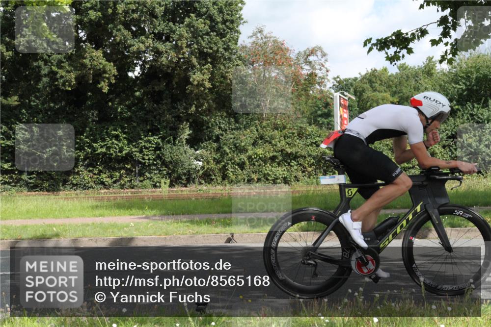 10.08.2025 - GEWOBA Citytriathlon Bremen Yannick Fuchs http://msf.ph/oto/8565168 10.08.2025 12:01:07 Radfahren 579 meine-sportfotos.de