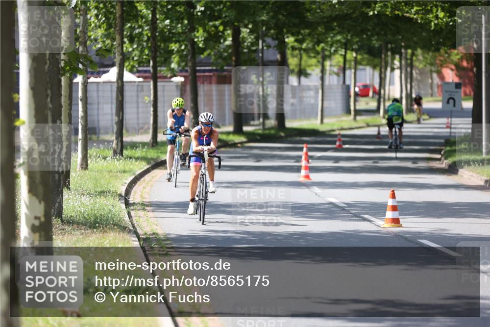 10.08.2025 - GEWOBA Citytriathlon Bremen Yannick Fuchs http://msf.ph/oto/8565175 10.08.2025 14:46:21 Radfahren 270, 358, 363, 422, 499 meine-sportfotos.de