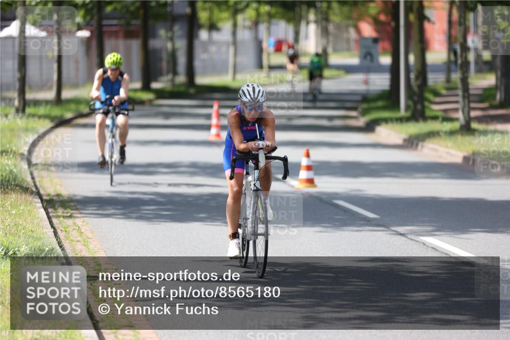 10.08.2025 - GEWOBA Citytriathlon Bremen Yannick Fuchs http://msf.ph/oto/8565180 10.08.2025 14:46:22 Radfahren 270, 358, 363, 422, 499 meine-sportfotos.de