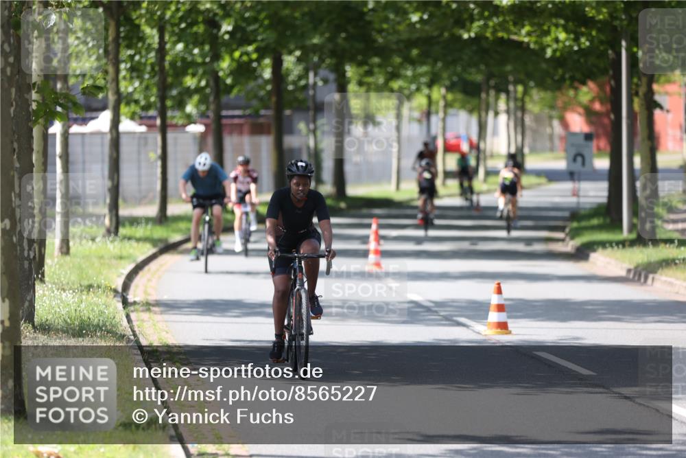 10.08.2025 - GEWOBA Citytriathlon Bremen Yannick Fuchs http://msf.ph/oto/8565227 10.08.2025 14:46:53 Radfahren 128, 140, 158, 320, 396 meine-sportfotos.de