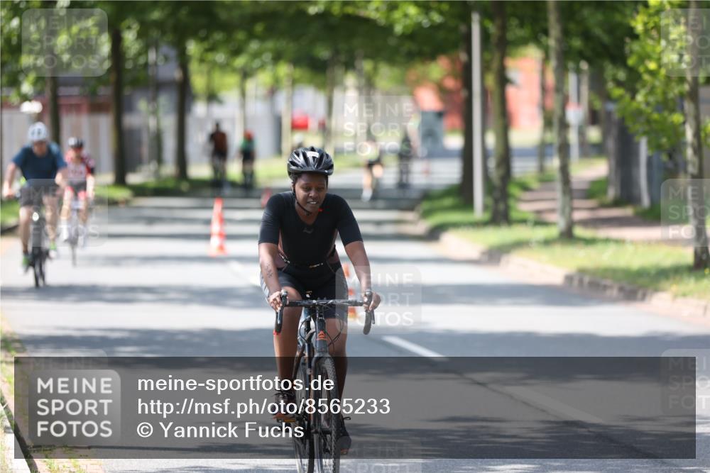 10.08.2025 - GEWOBA Citytriathlon Bremen Yannick Fuchs http://msf.ph/oto/8565233 10.08.2025 14:46:55 Radfahren 128, 140, 158, 320, 396 meine-sportfotos.de