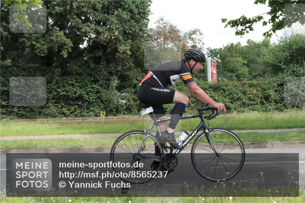 10.08.2025 - GEWOBA Citytriathlon Bremen Yannick Fuchs http://msf.ph/oto/8565237 10.08.2025 12:02:20 Radfahren 584, 844 meine-sportfotos.de