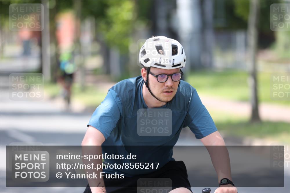 10.08.2025 - GEWOBA Citytriathlon Bremen Yannick Fuchs http://msf.ph/oto/8565247 10.08.2025 14:46:59 Radfahren 128, 140, 158, 320, 396 meine-sportfotos.de