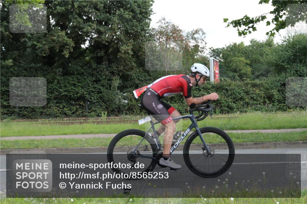 10.08.2025 - GEWOBA Citytriathlon Bremen Yannick Fuchs http://msf.ph/oto/8565253 10.08.2025 12:03:00 Radfahren 556, 566, 637 meine-sportfotos.de