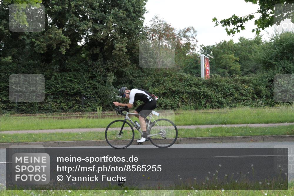 10.08.2025 - GEWOBA Citytriathlon Bremen Yannick Fuchs http://msf.ph/oto/8565255 10.08.2025 12:03:03 Radfahren 556, 739 meine-sportfotos.de