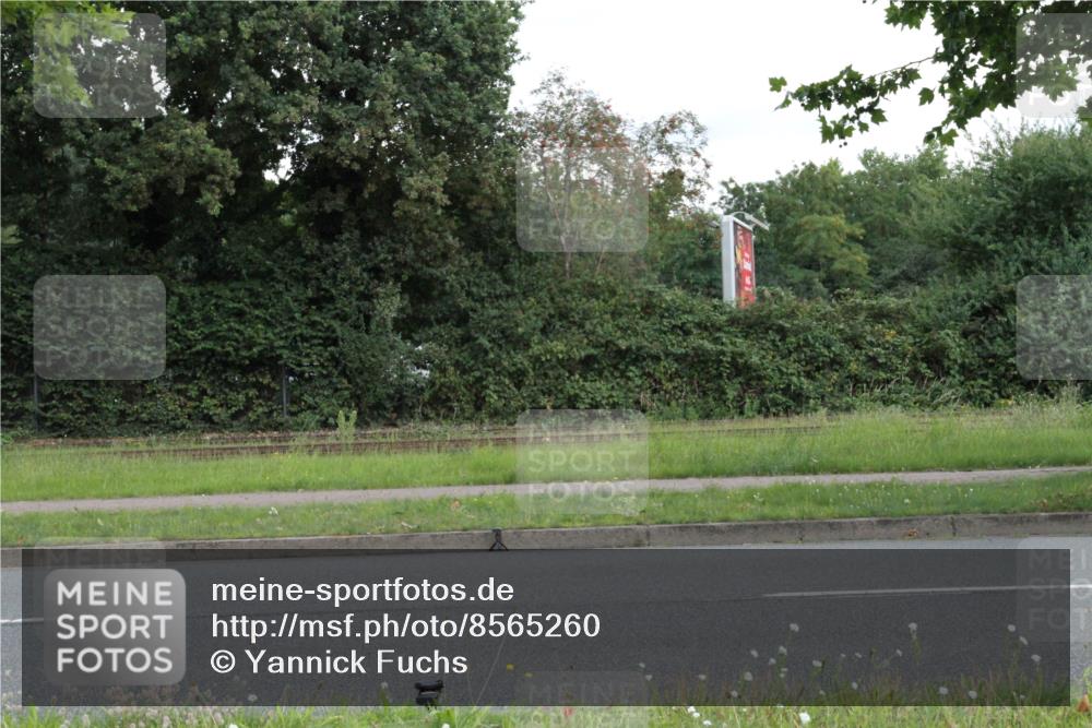 10.08.2025 - GEWOBA Citytriathlon Bremen Yannick Fuchs http://msf.ph/oto/8565260 10.08.2025 12:03:07 Radfahren 556, 739 meine-sportfotos.de