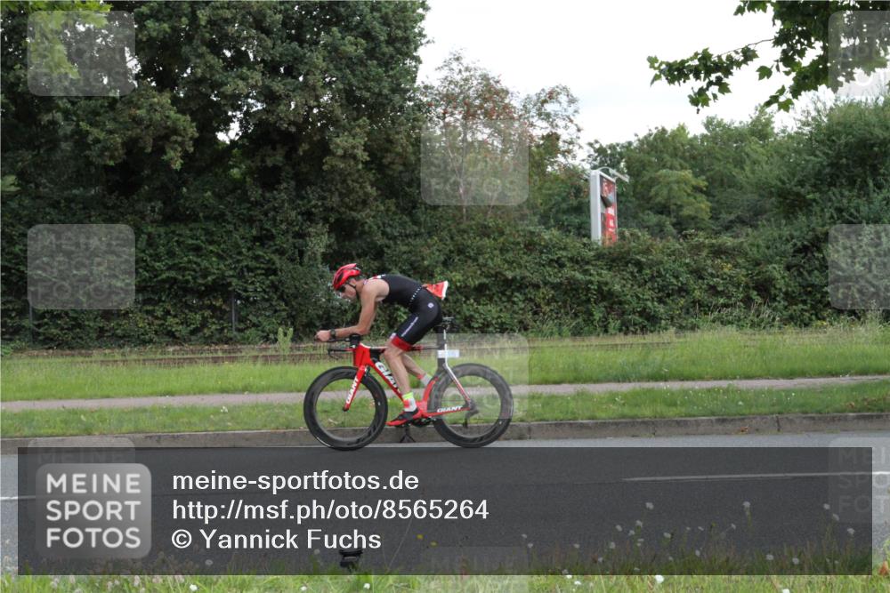 10.08.2025 - GEWOBA Citytriathlon Bremen Yannick Fuchs http://msf.ph/oto/8565264 10.08.2025 12:03:10 Radfahren 556, 739 meine-sportfotos.de