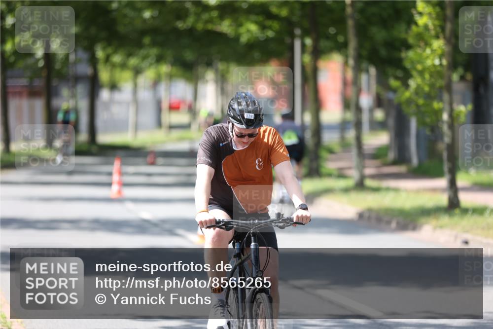 10.08.2025 - GEWOBA Citytriathlon Bremen Yannick Fuchs http://msf.ph/oto/8565265 10.08.2025 14:47:05 Radfahren 128, 140, 220, 320 meine-sportfotos.de