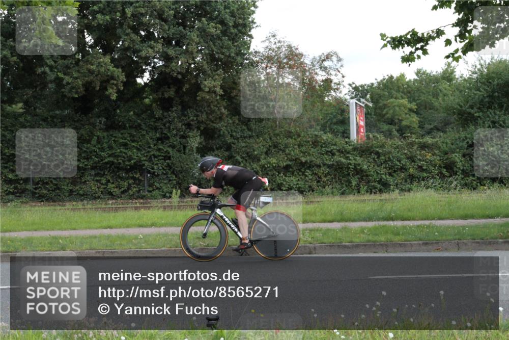 10.08.2025 - GEWOBA Citytriathlon Bremen Yannick Fuchs http://msf.ph/oto/8565271 10.08.2025 12:03:13 Radfahren 556, 739 meine-sportfotos.de