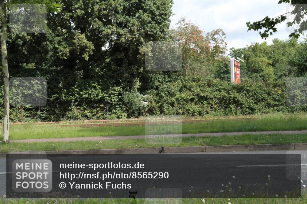 10.08.2025 - GEWOBA Citytriathlon Bremen Yannick Fuchs http://msf.ph/oto/8565290 10.08.2025 12:03:40 Radfahren 639, 662 meine-sportfotos.de
