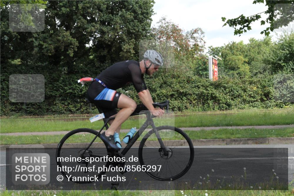 10.08.2025 - GEWOBA Citytriathlon Bremen Yannick Fuchs http://msf.ph/oto/8565297 10.08.2025 12:03:46 Radfahren 639, 662, 665 meine-sportfotos.de