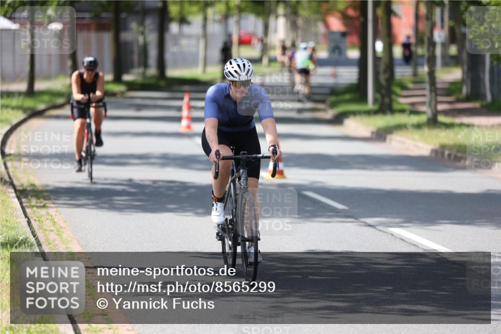10.08.2025 - GEWOBA Citytriathlon Bremen Yannick Fuchs http://msf.ph/oto/8565299 10.08.2025 14:47:32 Radfahren 367, 382, 448, 467, 483 meine-sportfotos.de