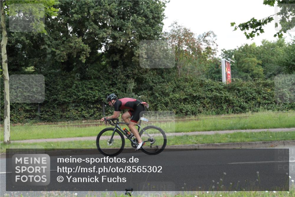 10.08.2025 - GEWOBA Citytriathlon Bremen Yannick Fuchs http://msf.ph/oto/8565302 10.08.2025 12:03:55 Radfahren 563, 565, 570, 599, 631, 639, 662, 665 meine-sportfotos.de