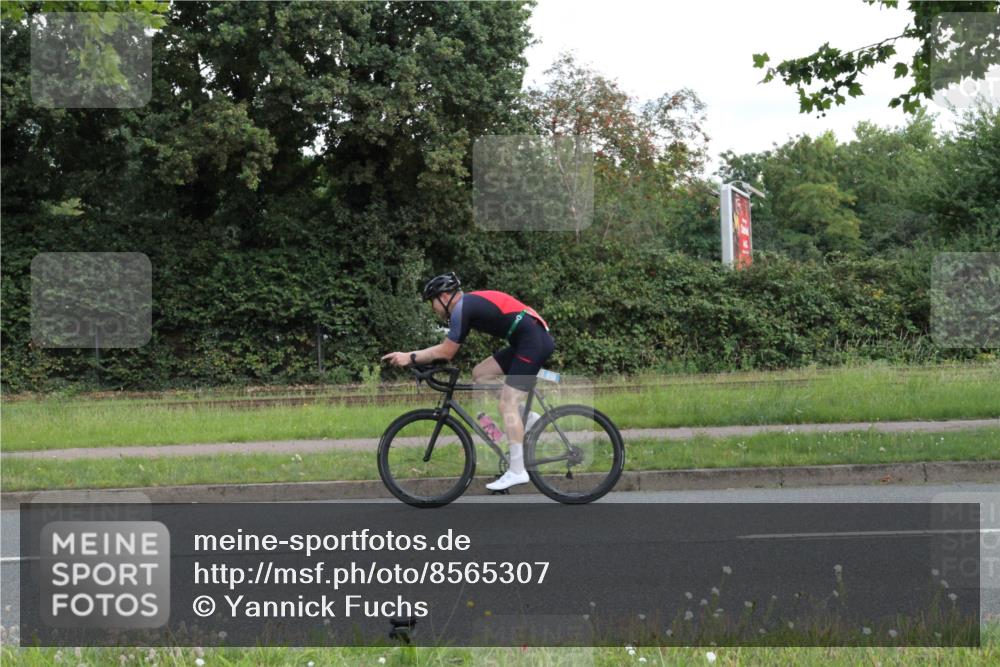10.08.2025 - GEWOBA Citytriathlon Bremen Yannick Fuchs http://msf.ph/oto/8565307 10.08.2025 12:03:58 Radfahren 563, 565, 570, 599, 631, 639, 665 meine-sportfotos.de