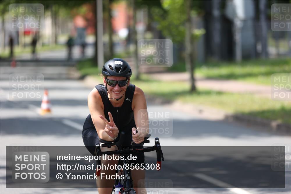 10.08.2025 - GEWOBA Citytriathlon Bremen Yannick Fuchs http://msf.ph/oto/8565308 10.08.2025 14:47:35 Radfahren 367, 382, 448, 467, 483 meine-sportfotos.de