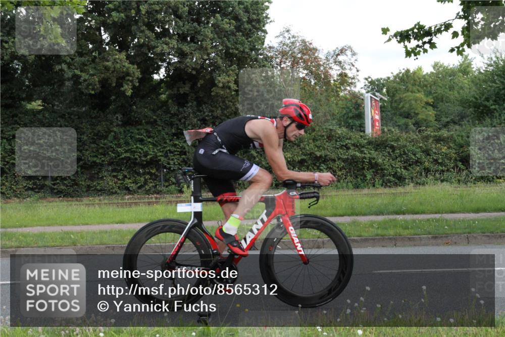 10.08.2025 - GEWOBA Citytriathlon Bremen Yannick Fuchs http://msf.ph/oto/8565312 10.08.2025 12:04:00 Radfahren 563, 565, 570, 599, 631, 665 meine-sportfotos.de