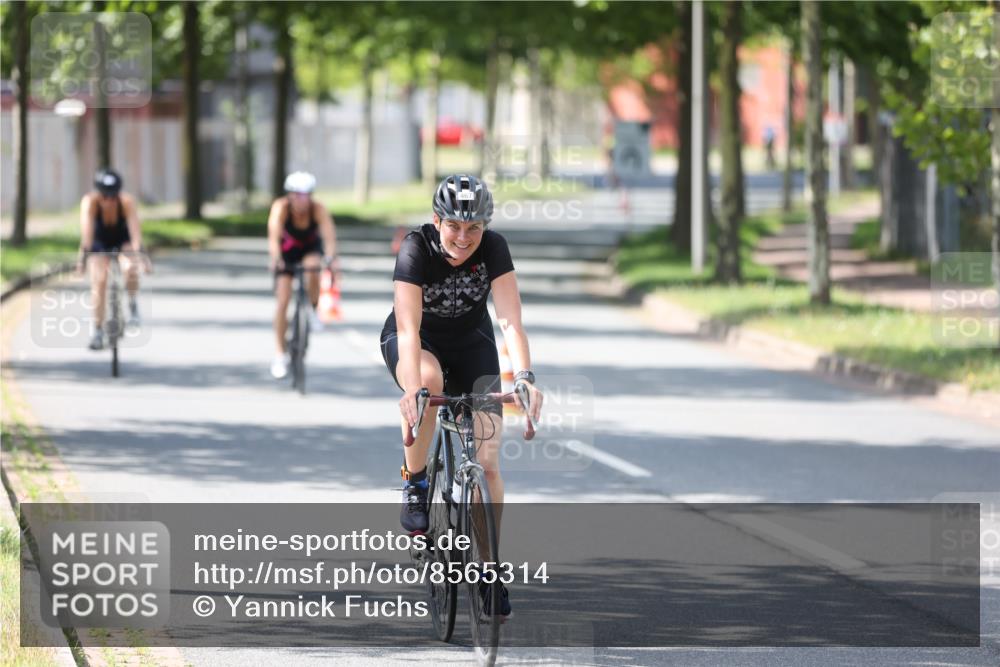 10.08.2025 - GEWOBA Citytriathlon Bremen Yannick Fuchs http://msf.ph/oto/8565314 10.08.2025 14:47:42 Radfahren 367, 382, 418, 448, 467, 483 meine-sportfotos.de