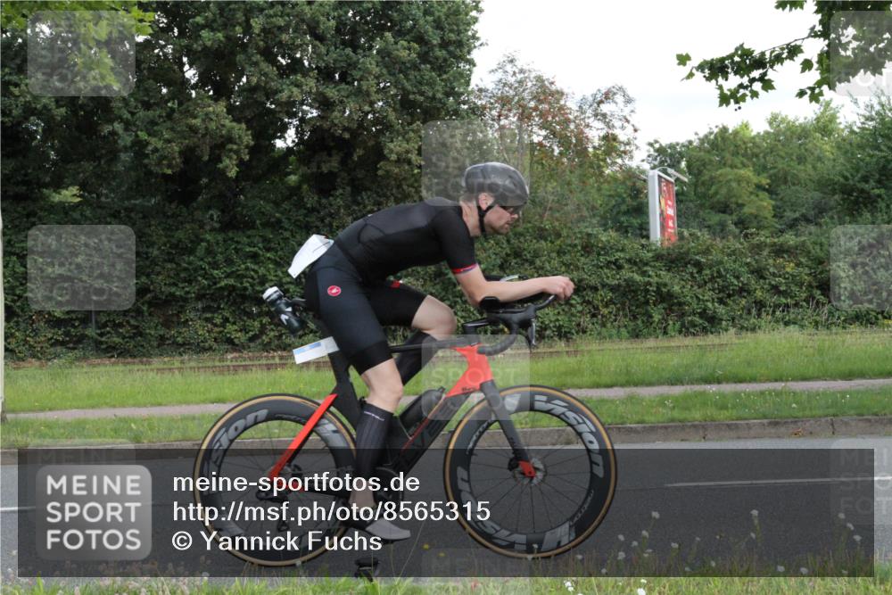 10.08.2025 - GEWOBA Citytriathlon Bremen Yannick Fuchs http://msf.ph/oto/8565315 10.08.2025 12:04:01 Radfahren 563, 565, 570, 599, 631, 665 meine-sportfotos.de