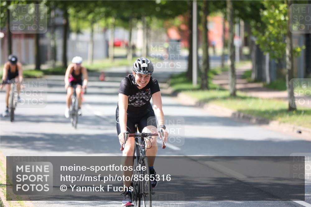 10.08.2025 - GEWOBA Citytriathlon Bremen Yannick Fuchs http://msf.ph/oto/8565316 10.08.2025 14:47:43 Radfahren 367, 382, 418, 448, 467, 483 meine-sportfotos.de