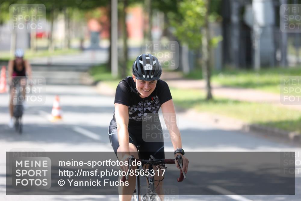 10.08.2025 - GEWOBA Citytriathlon Bremen Yannick Fuchs http://msf.ph/oto/8565317 10.08.2025 14:47:43 Radfahren 367, 382, 418, 448, 467, 483 meine-sportfotos.de