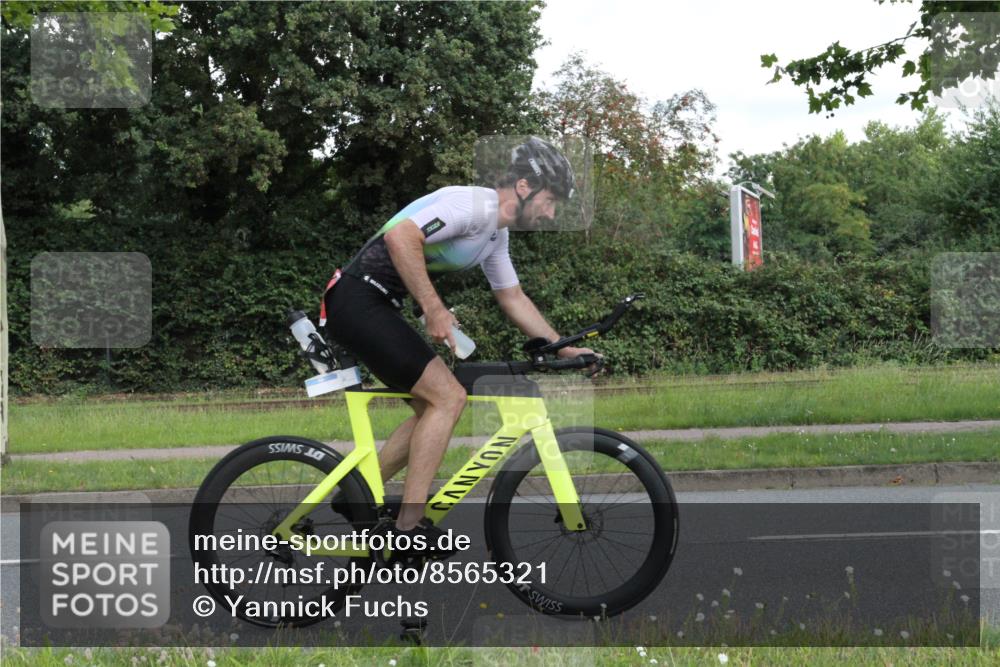 10.08.2025 - GEWOBA Citytriathlon Bremen Yannick Fuchs http://msf.ph/oto/8565321 10.08.2025 12:04:04 Radfahren 563, 565, 570, 599, 631, 665 meine-sportfotos.de