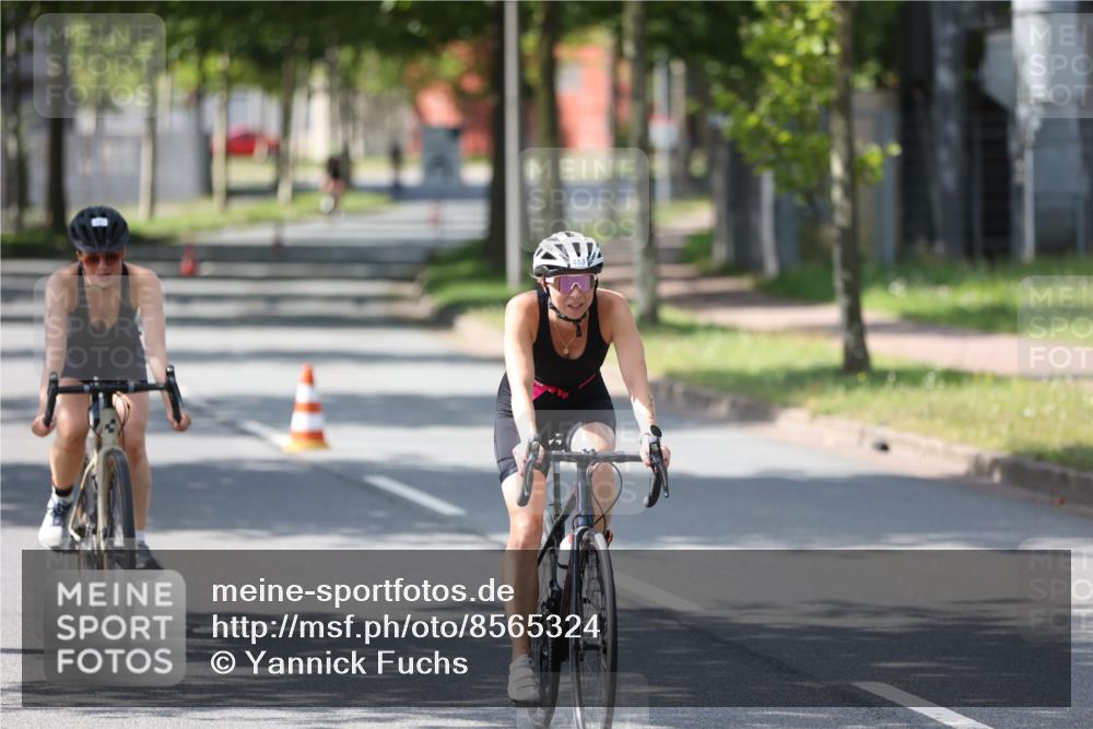 10.08.2025 - GEWOBA Citytriathlon Bremen Yannick Fuchs http://msf.ph/oto/8565324 10.08.2025 14:47:44 Radfahren 367, 382, 418, 448, 467, 483 meine-sportfotos.de