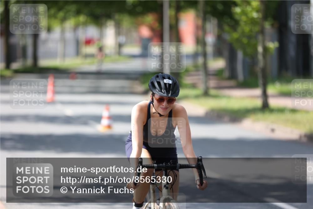 10.08.2025 - GEWOBA Citytriathlon Bremen Yannick Fuchs http://msf.ph/oto/8565330 10.08.2025 14:47:45 Radfahren 382, 418, 448, 467, 483 meine-sportfotos.de