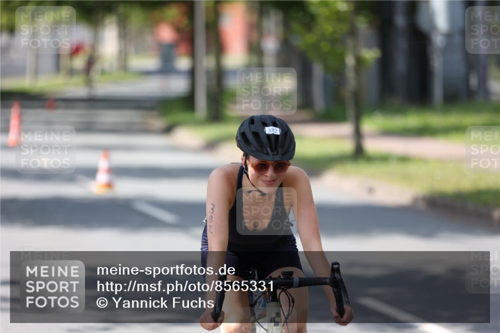 10.08.2025 - GEWOBA Citytriathlon Bremen Yannick Fuchs http://msf.ph/oto/8565331 10.08.2025 14:47:46 Radfahren 382, 418, 467, 483 meine-sportfotos.de