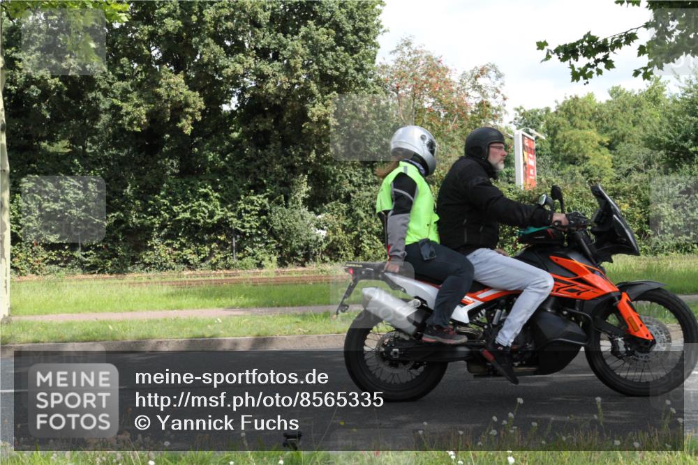 10.08.2025 - GEWOBA Citytriathlon Bremen Yannick Fuchs http://msf.ph/oto/8565335 10.08.2025 12:04:30 Radfahren 572, 719, 734 meine-sportfotos.de