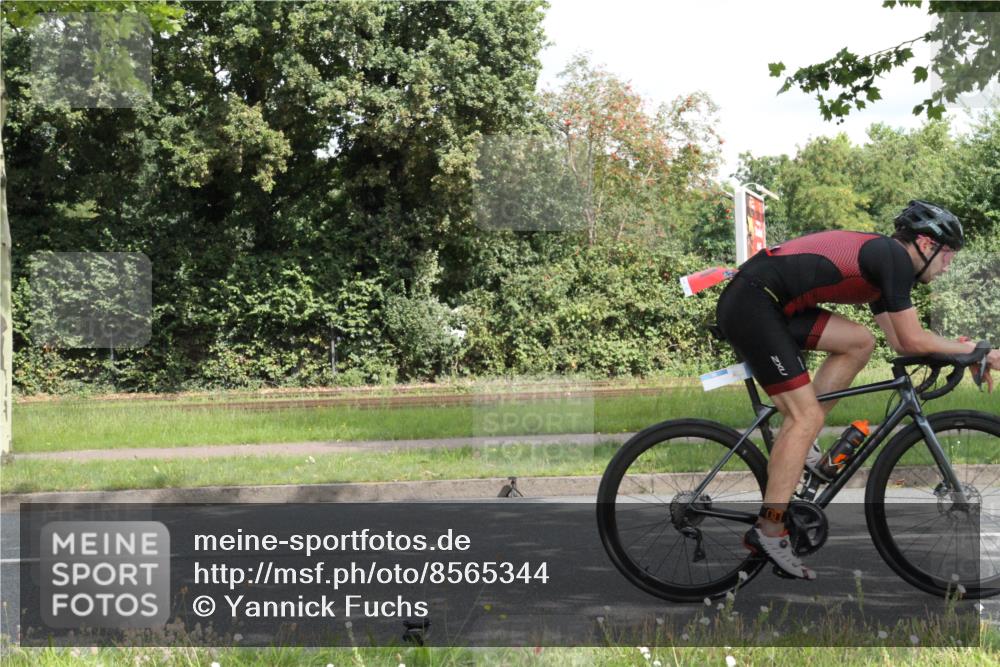 10.08.2025 - GEWOBA Citytriathlon Bremen Yannick Fuchs http://msf.ph/oto/8565344 10.08.2025 12:04:46 Radfahren 618, 734, 761 meine-sportfotos.de