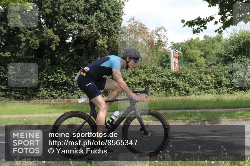 10.08.2025 - GEWOBA Citytriathlon Bremen Yannick Fuchs http://msf.ph/oto/8565347 10.08.2025 12:04:58 Radfahren 618, 690, 761 meine-sportfotos.de