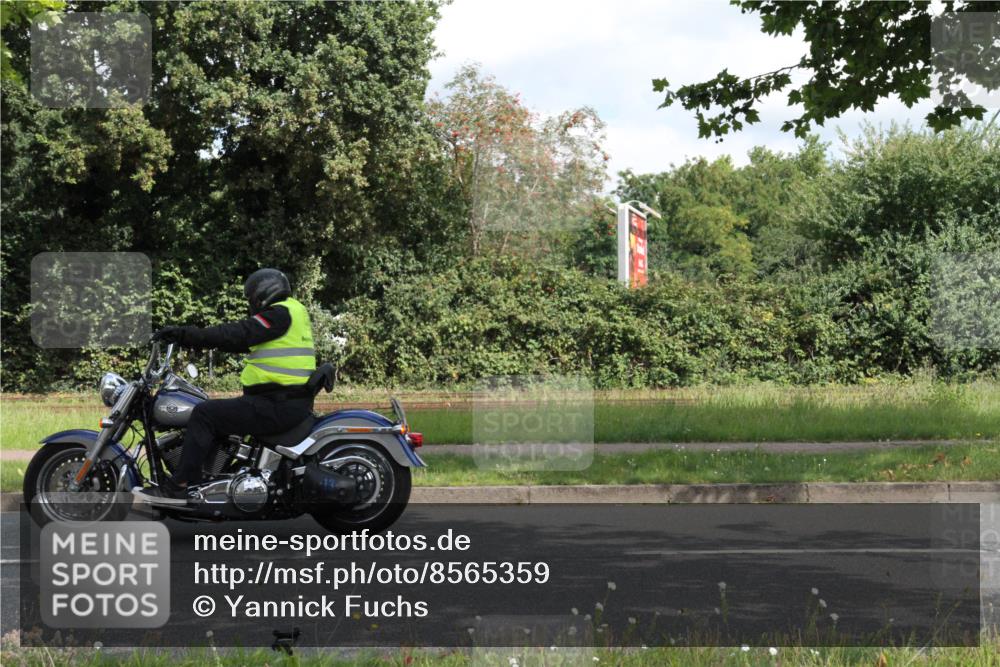 10.08.2025 - GEWOBA Citytriathlon Bremen Yannick Fuchs http://msf.ph/oto/8565359 10.08.2025 12:05:23 Radfahren 606, 701, 841 meine-sportfotos.de