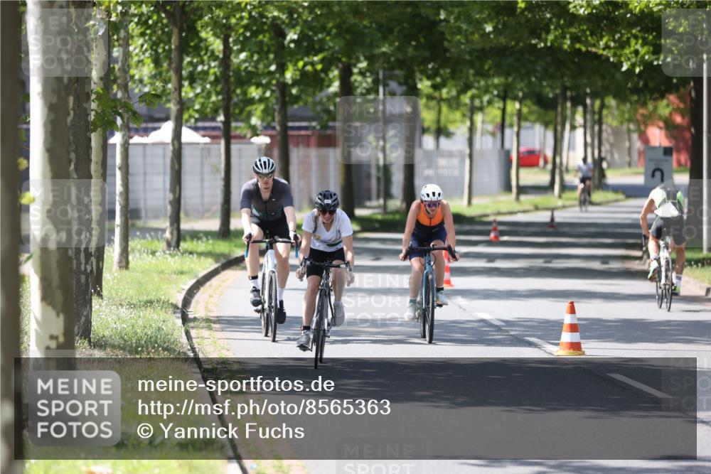 10.08.2025 - GEWOBA Citytriathlon Bremen Yannick Fuchs http://msf.ph/oto/8565363 10.08.2025 14:48:07 Radfahren 22, 196, 331, 350, 418, 447 meine-sportfotos.de