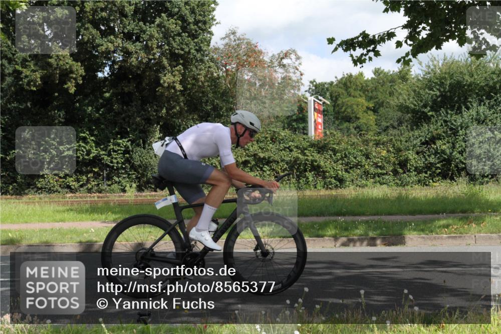 10.08.2025 - GEWOBA Citytriathlon Bremen Yannick Fuchs http://msf.ph/oto/8565377 10.08.2025 12:05:47 Radfahren 1027 meine-sportfotos.de