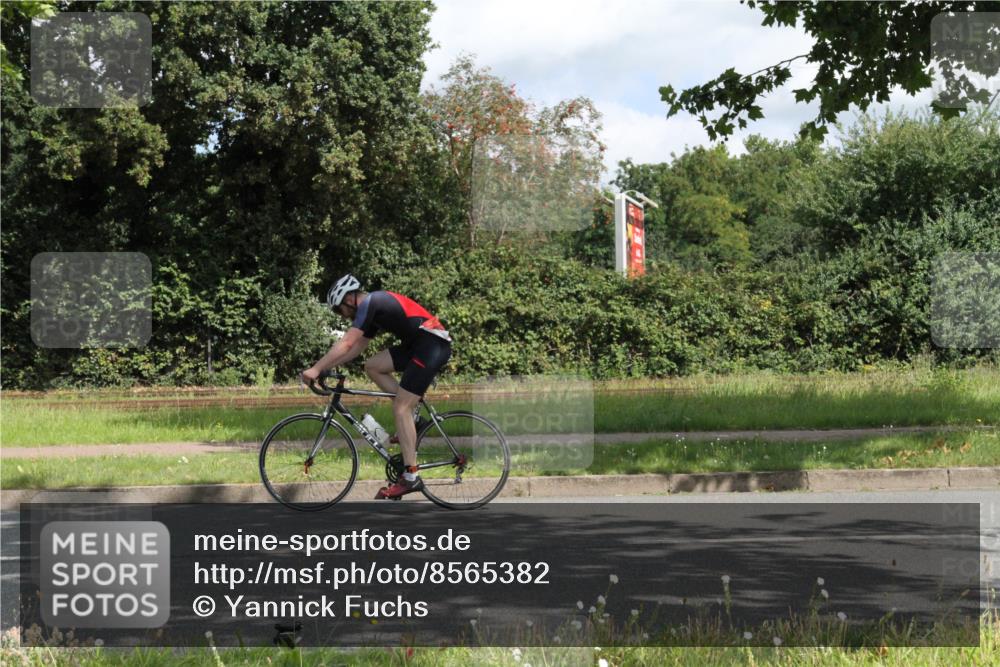 10.08.2025 - GEWOBA Citytriathlon Bremen Yannick Fuchs http://msf.ph/oto/8565382 10.08.2025 12:05:52 Radfahren 729, 1027 meine-sportfotos.de