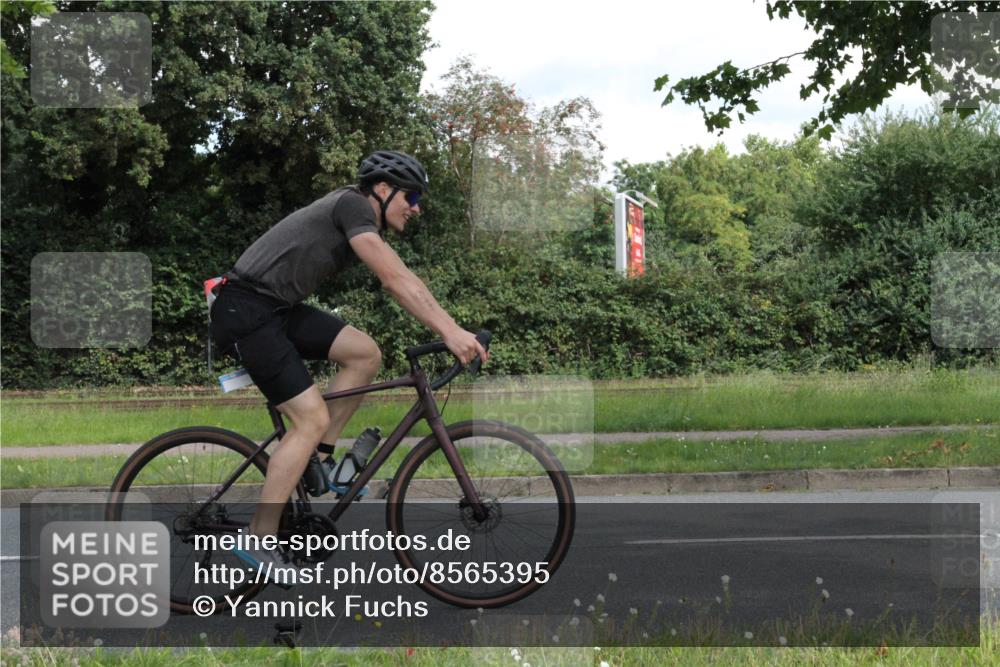 10.08.2025 - GEWOBA Citytriathlon Bremen Yannick Fuchs http://msf.ph/oto/8565395 10.08.2025 12:06:19 Radfahren 554, 580, 614, 634 meine-sportfotos.de