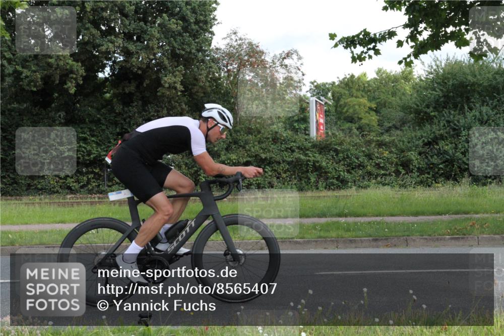 10.08.2025 - GEWOBA Citytriathlon Bremen Yannick Fuchs http://msf.ph/oto/8565407 10.08.2025 12:06:29 Radfahren 580, 614, 634, 658, 714 meine-sportfotos.de