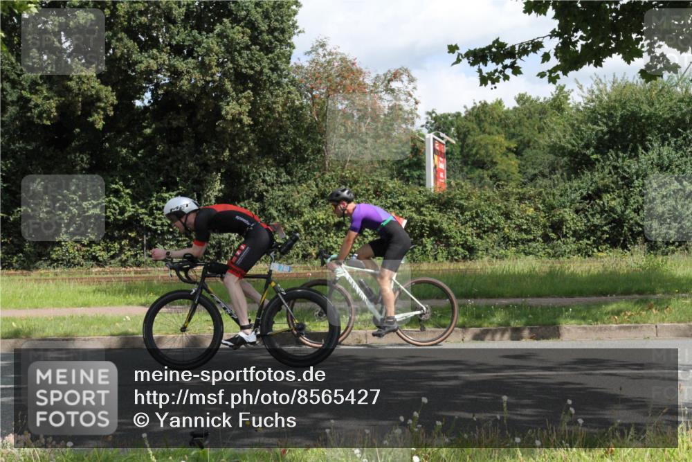 10.08.2025 - GEWOBA Citytriathlon Bremen Yannick Fuchs http://msf.ph/oto/8565427 10.08.2025 12:06:46 Radfahren 613, 658, 714 meine-sportfotos.de