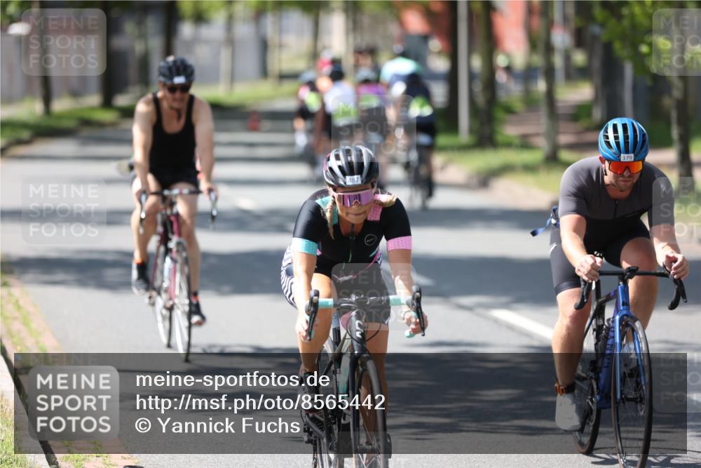 10.08.2025 - GEWOBA Citytriathlon Bremen Yannick Fuchs http://msf.ph/oto/8565442 10.08.2025 14:48:48 Radfahren 179, 181, 276, 365, 389, 426, 487 meine-sportfotos.de