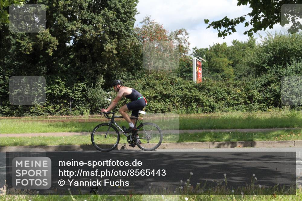 10.08.2025 - GEWOBA Citytriathlon Bremen Yannick Fuchs http://msf.ph/oto/8565443 10.08.2025 12:06:53 Radfahren 613, 714 meine-sportfotos.de